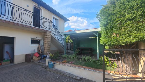 Charmante maison avec jardin près de Clermont-Ferrand, au cœur de l'Auvergne.
