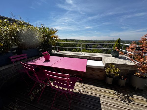 La maison de Jérôme et Virginie : En ville, mais au vert. Pour les fans de verdure !