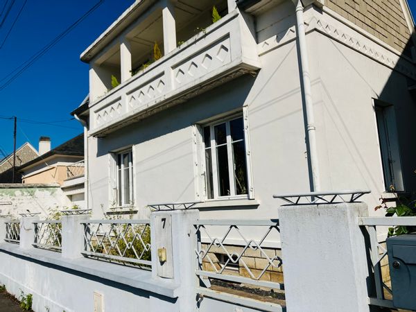 Grande maison, en plein centre de Bourges
