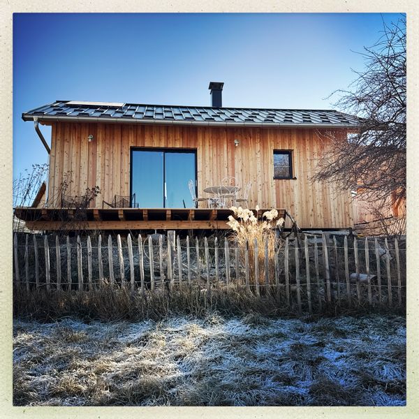 La maison de Floriane  Eco-gîte pour 2 personnes entre lac et montagne. Ajout lit bébé possible .