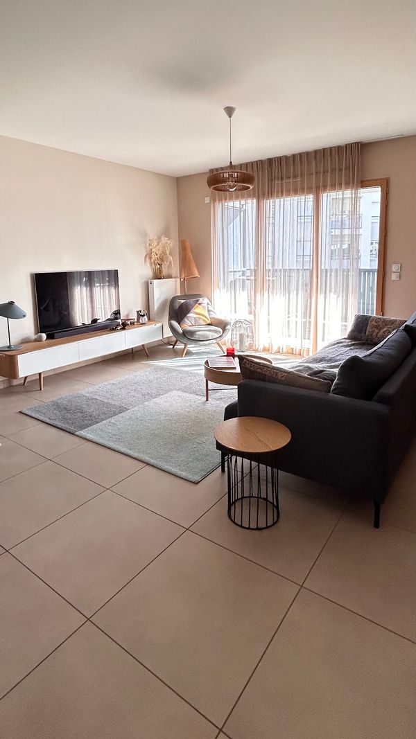 Appartement moderne T2  Crx Rousse   Calme/ Métro et bus à prox