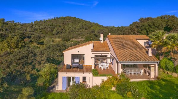 La maison d'Eric et Nathalie : Vue Mer & Estérel, à 8 min à pied des plages