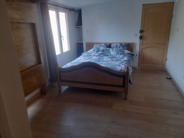 La maison d'Annabelle  Venez profitez des charmes de Roanne tout en étant dans la verdure.