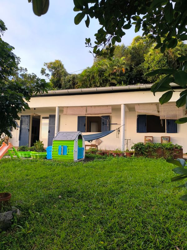 Maison avec un grand jardin dans un quartier calme de La Possession