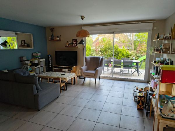 La maison de Bastien Héloïse et leurs enfants