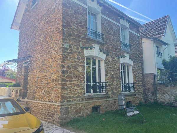 La maison des Wipat.  Jolie meulière traditionnelle avec jardin, à 30 minutes de Châtelet
