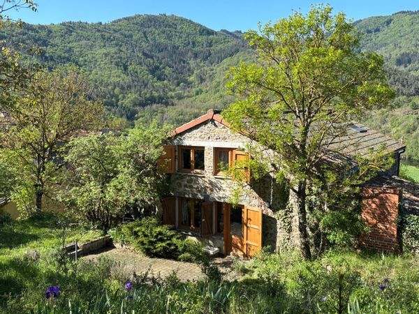 Jolie maison rustique au cœur de l'Auvergne !