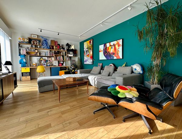 Maison d'artiste avec piscine et jardin : Un village authentique proche de Montpellier et de la mer.