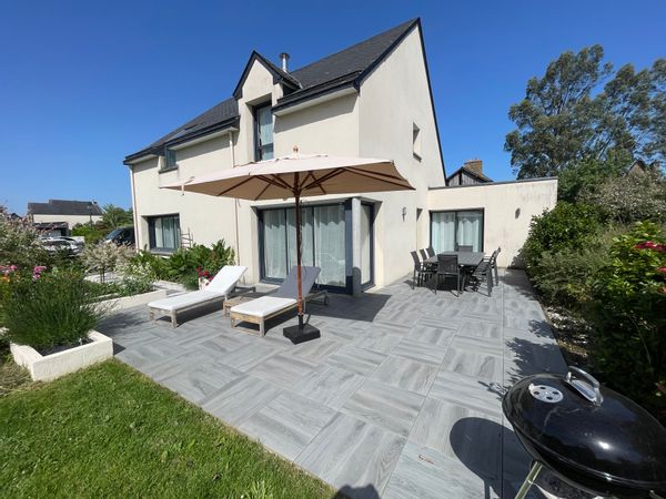 Maison lumineuse sur les bords de rance et proche saint Malo
