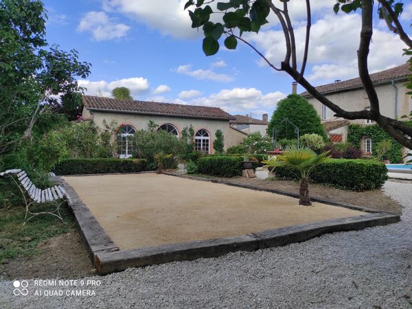 Maison du 18e pleine de charme au coeur d'un petit village du Tarn et Garonne.