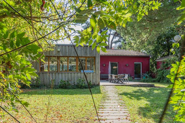 Maison d'architecte bohème chic dans un grand jardin avec piscine proche transport