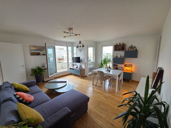 Appartement lumineux, 4 chambres, 35 mn de Paris centre.