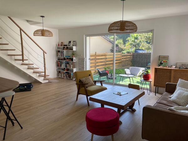 Maison neuve en bord de mer  Petit jardin accueillant les oiseaux et les écureuils Proche commerces