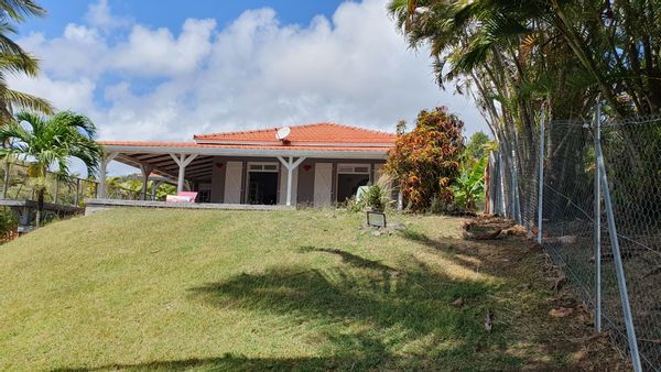 Maison proche de la mer, au calme, sur le lever de soleil.  Quiet location with sea view and sunrise