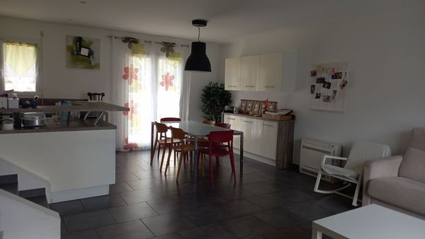 Maison, 3 chambres, dans une petite ville, pleine de charme, aux portes de l'Espagne.