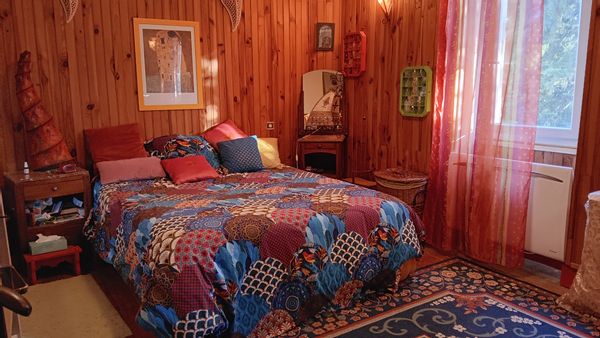 Chambre privée dans maison individuelle,  400 m de la Drôme, proche gare (500m) + commerces (200m).