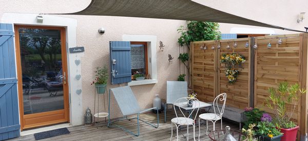 La maison de Dorothée Studio privatif avec terrasse. A 10mn de l'A6, dans un village très calme
