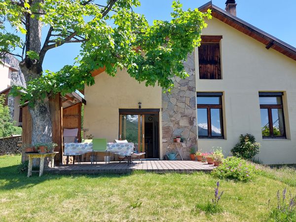 La maison de Marc et Chantal, au centre de Briançon, à 1255 m, au carrefour de cinq vallées.