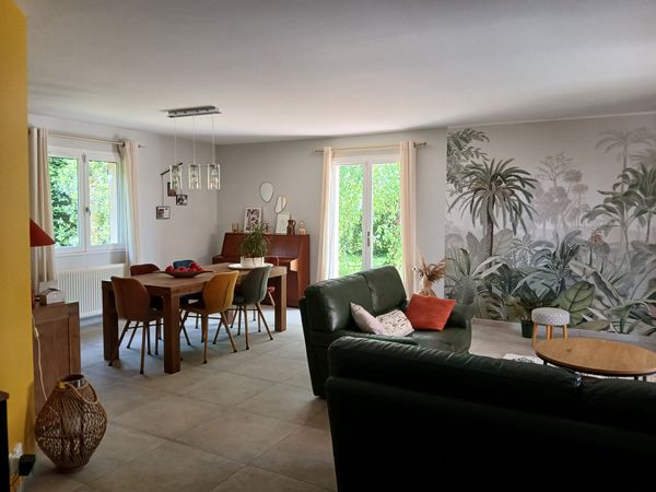 Maison avec piscine et jardin à 30 min de Lyon