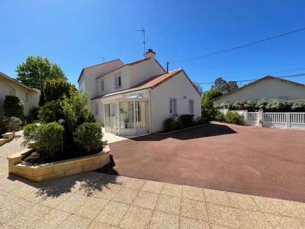 Pornic Centre et au calme – 95 m² – 3 ch – parking sécurisé -  terrasses – tout à pieds