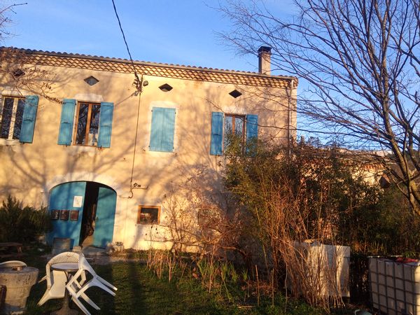 Maison à la campagne, proche d'une petite ville avec toutes les commodités.