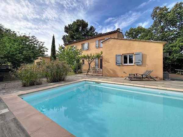 Bastide 3 chambres + studio indépendant, piscine 8,60 x 4, plages à pied, dans le Var