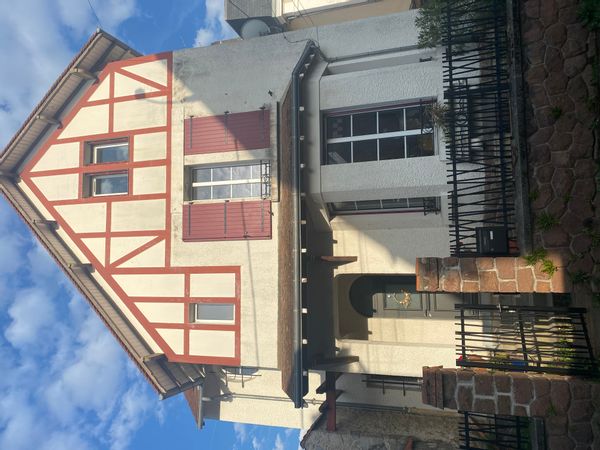 Maison de ville à Limoges, dans un quartier calme, proche du centre ville et de tout commerces.