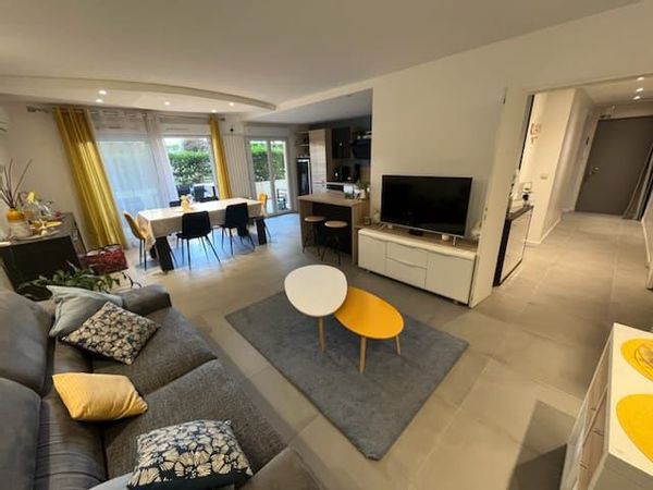 Grand appartement au coeur de Monplaisir