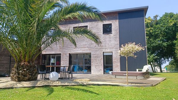 Maison au calme, déco esprit loft, à 8 minutes des plages, avec jacuzzi pour un séjour détente