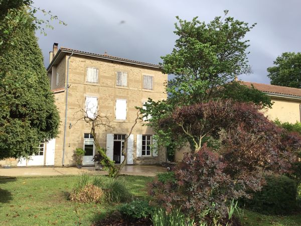 La maison de Jean Marie Maison ancienne en pierres typique de la region