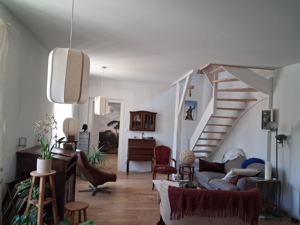Charmante maison au coeur du bourg, avec jardin à 1 min à pieds, plan d’eau et port de plaisance.