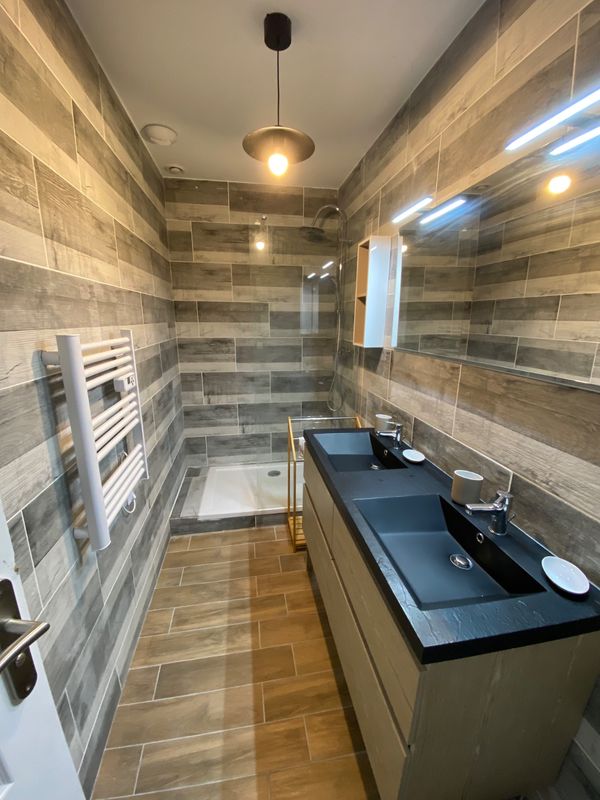 Chambre privée en maison individuelle rénovée pour séjour court ou long. Albi - Région Occitanie