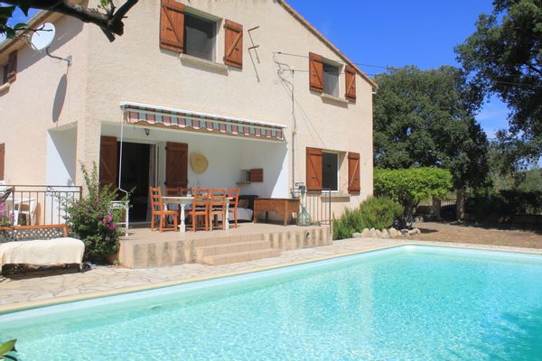 La maison de Nathalie est déconnectée mais connectée à la nature et en bord de rivière