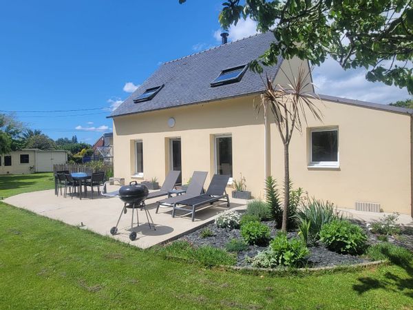 Maison accès plage par les marais de Mousterlin. Se situe en impasse dans un petit hameau.