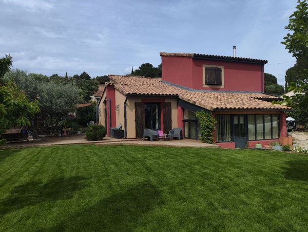 La maison de Charlotte et Boris accueille jusqu'à 7 personnes au calme à 15mn d'Avignon