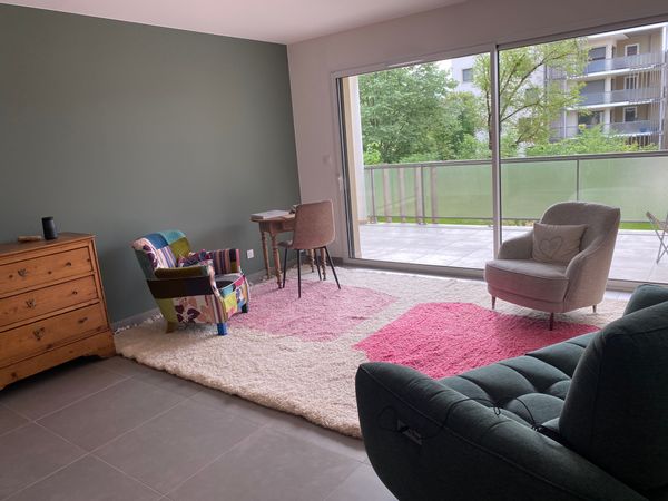Appartement dans la verdure au calme dans un des quartiers les plus prisés de Valence.