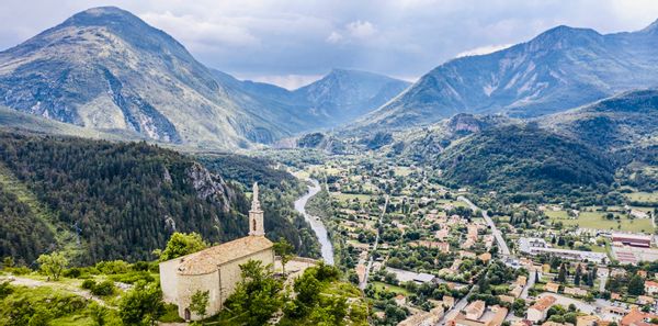 Verdon à 1 min à pied , entouré de Lacs et montagnes
