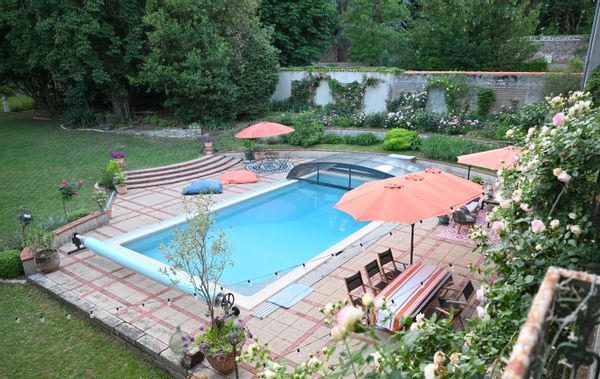 Belle maison de caractère avec piscine et grand jardin arboré  – Cœur de ville