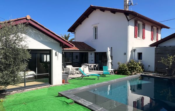 Maison familiale avec piscine chauffée, proche plages à Anglet