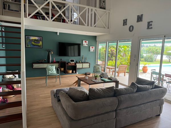 Belle maison, 4 chambres, entre ville spatiale et forêt amazonienne