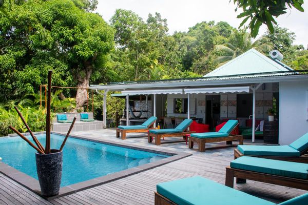 Villa 4 ch à 500 m de la plage de Grande Anse à Deshaies , jardin tropical, piscine, GUADELOUPE