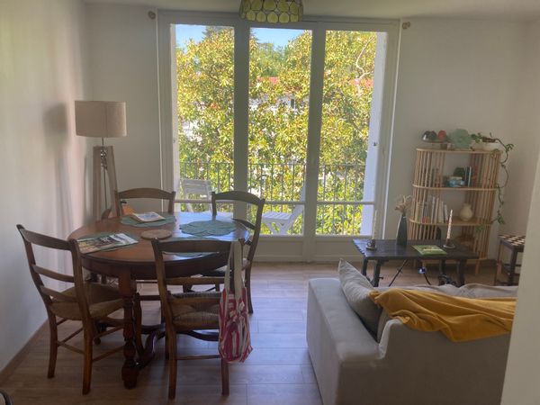 L'appartement de Amets & Jokin, proche de la gare entouré de verdure.