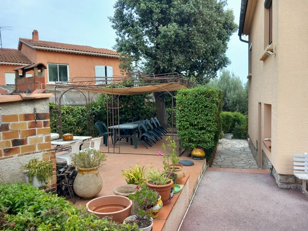 Bas de villa avec  piscine