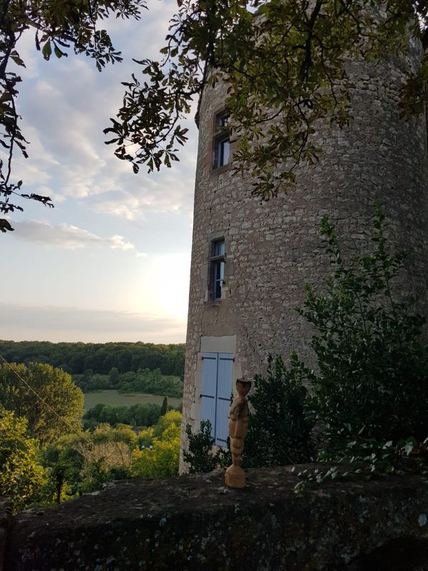 Appartement dans un chateau perché sur une colline