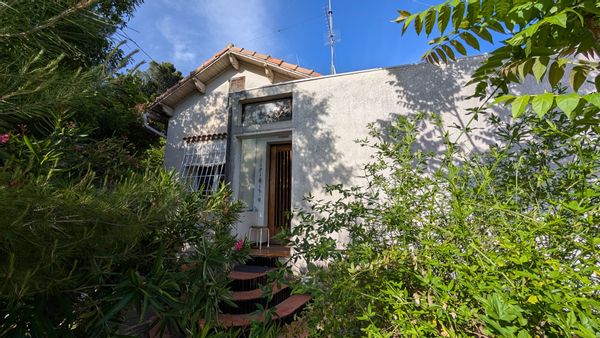 Maison avec 2 chambres et jardin, place pour voitures dans le jardin, à côté d'Aubagne