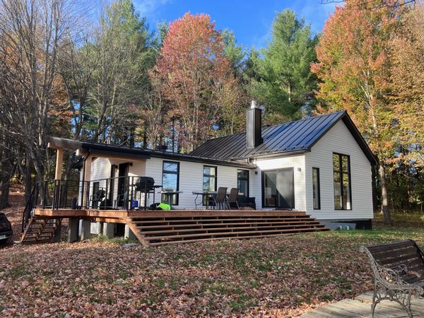 Grande maison lumineuse en forêt d'Ogden | Havre de paix en Estrie pour 10 pers. | Véranda / Foyer.