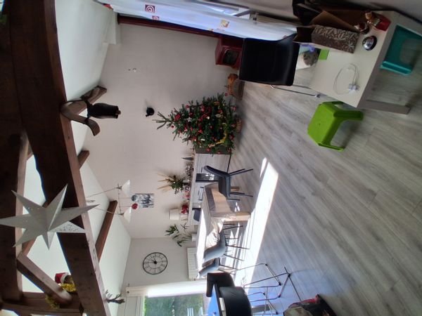 La maison est situé à proximité du centre de Foix (10min à pied) et proche des montagnes.
