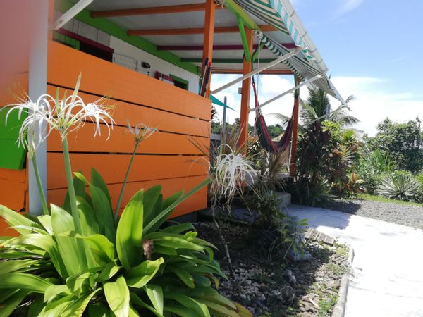Bungalow zen, vue 180 mer/montagne, spa, cadre verdoyant