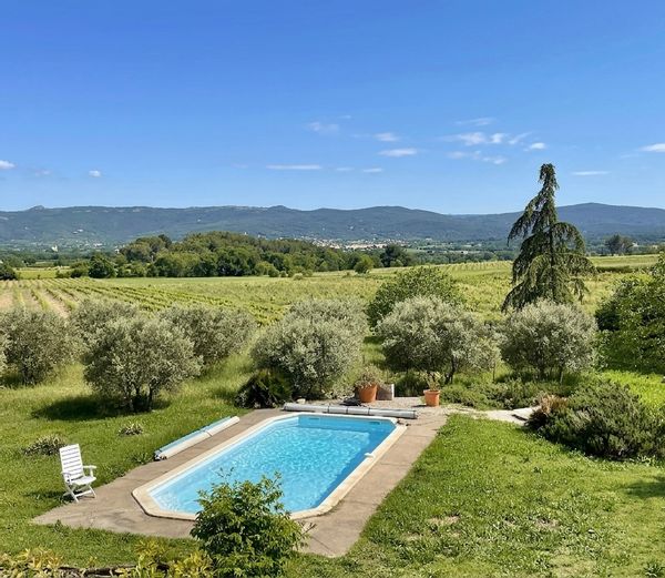Maison familiale Sainte-Victoire au cœur des vignobles de Provence