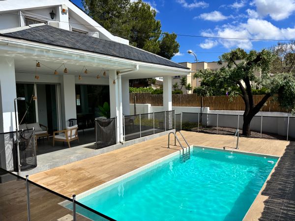 Maison familiale avec piscine privée à La Eliana – proche Valencia & plages